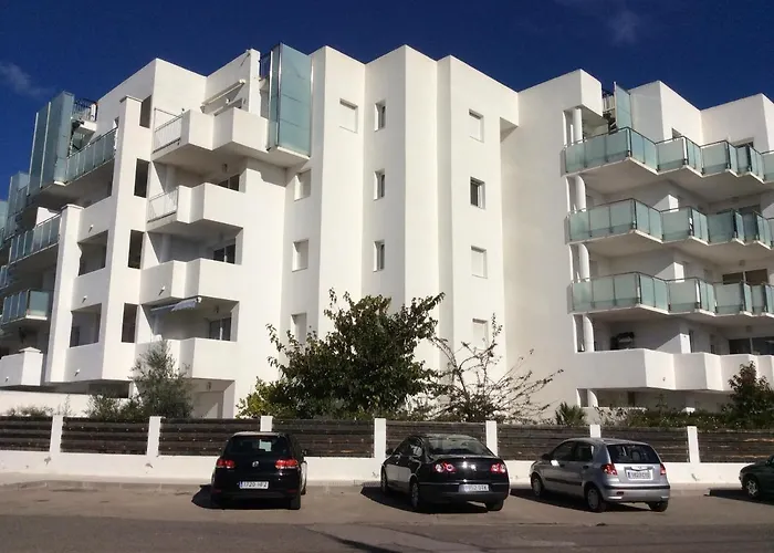 2 Beds, 2 Baths With Great Views And Pool *